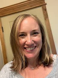 Hi there!! My name is Laura. I just wanted to introduce myself. I  transitioned out of my career as a dental hygienist of 14 years and now I  am living my dream