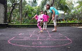 1 playmat plastik 4 biji pundi kacang, 5 biji butang (merah, kuning, hijau, biru) *tiada dvd set produk edukit permainan tradisional ini didatangkan bersama peralatan permainan, dvd kaedah permainan tradisional dan manual. Sederhana Dan Mudah Dilakukan 8 Permainan Tradisional Ini Sangat Baik Untuk Tumbuh Kembang Anak