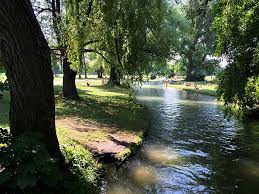 Der englische garten ist münchens größter park und neben den biergärten am chinesischen turm, dem seehaus, der hirschau und dem aumeister locken der berühmte monopteros und surferwellen. Bayerische Schlosserverwaltung Garten Englischer Garten Munchen