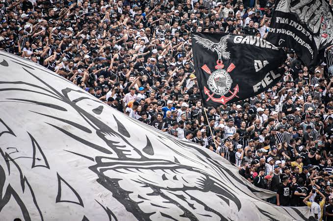 Dois clubes sul-americanos aparecem em lista com mais inscrições nas redes sociais