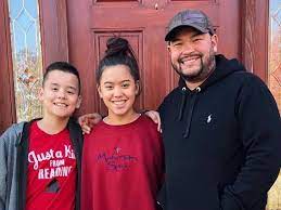 Jonathan keith gosselin è nato e cresciuto a wyomissing, in pennsylvania, come figlio di mezzo in una famiglia di tre figli. Jon Gosselin Shared A Photo Of Kids Collin And Hannah