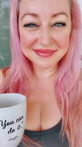 Happy saturday, have a great weekend 👑💖🙏 Only doing little cbores today,  my back is sour 🫰☕️🫰 #saturday #weekend #together #motivated #blessed  #support #motivation #kids #dad #facebook #follower #friends #family  #Amazing #photography #coffee