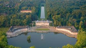 Schloss Benrath Das Lustschloss Im Dusseldorfer Suden Schloss Benrath Schloss Luftaufnahme