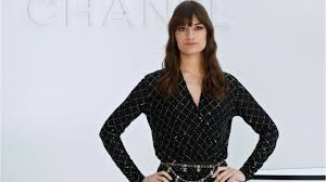 See more of clara luciani on facebook. Clara Luciani Handicapee Par Sa Maladie Neurologique On Se Demande Si Je Suis Droguee Ou Si J Ai Bu Gala