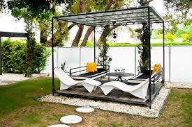 Один из девяти городов в долине коачелья. Kleingarten Stilvolle Terrasse Uberdachung Pergola Gartenlaube Wohnideen Magazin Fur Innenarchitekt Backyard Seating Area Backyard Seating Palm Springs Home