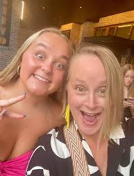 Nora Hooker's Instagram, Twitter & Facebook