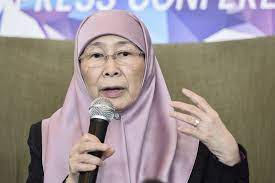 Kuala lumpur, june 17 — datuk seri dr wan azizah wan ismail has warned the perikatan nasional government against intimidating detractors, after the police launched a criminal investigation into a dap mp's comment about child marriage. Dr Wan Azizah Moots 50pc Cut To Fees For Mps Chairing Glcs As Csr For Covid 19 Fund Cabinet Pay Cut Malaysia Malay Mail