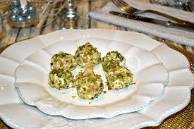 La pasta con ricotta e noci è un primo piatto velocissimo, infatti mentre la pasta cuoce potete preparate la salsa, e ovviamente acquistate i gherigli di noce già sgusciati che potete trovare in tutti i supermercati. Palline Ricotta Con Granella Di Pistacchi Noci E Nocciole