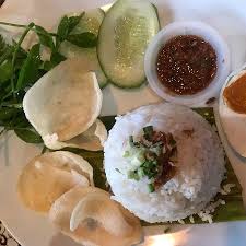 Tinorangsak or tinoransak is an indonesian hot and spicy meat dish that uses specific bumbu (spice mixture) found in manado cuisine of north sulawesi, indonesia. Cucur Udang Prawn Veggie Fritters Kuah Kacang Picture Of Mr Asampedas Cafe Restaurant Langkawi Tripadvisor