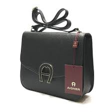 Tas wanita charles and keith croc effect chunky chain handle mini bag. Jual Tas Aigner Original Aigner Pina Crossbody Black P Di Lapak Oothentixx Bukalapak