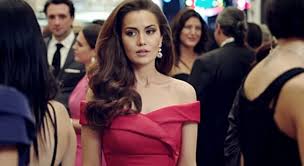 Dizi Haftanin En Cok Izlenen Filmi Sonsuz Ask Oldu Basrollerini Murat Yildirim Ve Fahriye Evcen In Ustlendigi Son Aksamustu Giysileri Kizlar Sac Ve Makyaj