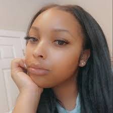 Danielle Layton's Instagram, Twitter & Facebook