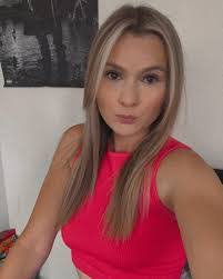 Rose Bates's Instagram, Twitter & Facebook