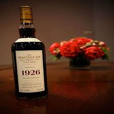 The Macallan 1926 Fine And Rare En 2005 Un Hombre De Negocios De Corea Del Sur Pago 75 000 Dolares Por La Con Imagenes Botellas De Aceite De Oliva Comida Y Vino Whisky