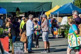 The queen's actual birthday is marked by a series of gun salutes that take place around london. 9v3tid8phukftm