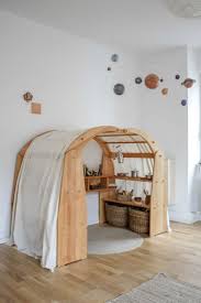Waldorfspielhaus Und Eine Mobile Solaranlage Aus Dem Artikel Can Montessori L Meine Baby Mode Childrens Room Furniture Childrens Room Decor Play Houses