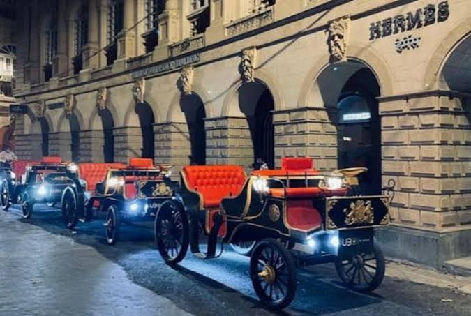 Mumbai Welcomes Cruelty-Free Victorian Carriages Without Horses To Explore Marine Drive | Curly Tales