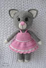 игрушки амигуруми крючком вязание игрушек крючком для начинающих схемы с подробным описанием Pdf Koshechka V Plate Besplatnyj Master Klass Shema I Opisanie Dlya Vyazaniya Igrushki Amigurumi Kryuchkom Vyazhem Igrushki Svoimi Ruk Vyazanye Igrushki Vyazanie Koshechka