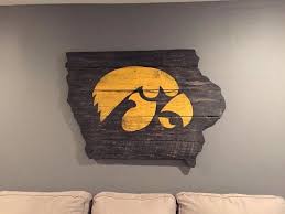 2 39 X 3 39 Iowa Hawkeye Wall Sign Iowa Hawkeye Wall Signs Barn Wood