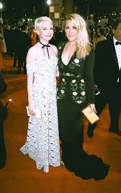 A Brief History Of Michelle Williams And Busy Philipps Friendship On The Red Carpet Michelle Williams Busy Philips Michelle