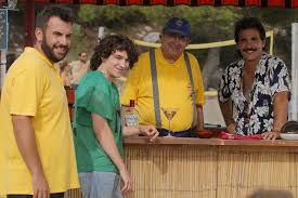 Série humoristique de laurent ournac (2020). Camping Paradis Des Anachronismes Reperes Dans L Episode Qui Se Deroule En 1976