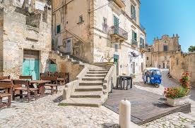 Matera is a fairly big city of around 60,000 people. Matera Europas Einzigartige Kulturhauptstadt 2019 Urlaubsguru