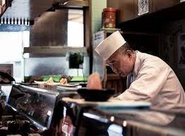 Tout d'abord, les cours de cuisine japonaise familiale vous ouvrent les portes de la salle à manger japonaise. Le Metier De Chef Sushi Au Japon Vivre Le Japon Com