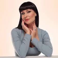 Это страница, посвящённая творчеству актрисы и её театру. Nonna Grishaeva Pokazala Dvor Svoego Doma V Chernogorii Vokrug Tv