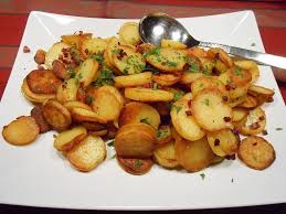 Bratkartoffeln Aus Dem Backofen Von Charlie888 Chefkoch In 2020 Bratkartoffeln Bratkartoffeln Im Backofen Braten Im Backofen