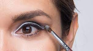 Dadurch wirken die wimpern dichter und die augen bekommen mehr kontur. Braune Augen Schminken How To Schminktipps Fur Braune Augen T4f