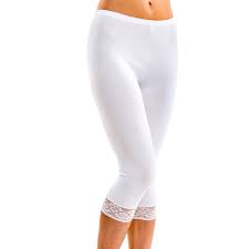 Cómodos y desenfadados, perfectos para la primavera. Hermko 5722 Women S Capri Leggings With Lace In Cotton Elastane 3 4 Leggings