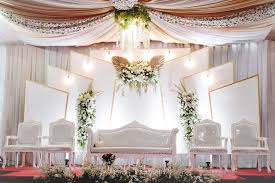 Memanfaatkan halaman rumah sebagai pelaminan bisa kamu wujudkan jika kamu pintar menata ruangan dan memilih dekorasi yang tepat. 70 Inspirasi Dekorasi Pelaminan Minimalis Modern Hingga Klasik Idewedding