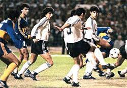 El recorrido que realizó colo colo en la campaña en la que se coronó campeón de copa libertadores en 1991 será recordada por un partido en especial, el un día como hoy, pero hace 29 años, ocurrió ese encuentro entre colo colo vs boca juniors, un cotejo que era válido por la semifinal de vuelta. Boca Juniors 1 Colo Colo Chile 0 Copa Libertadores 1991 Historia De Boca Juniors