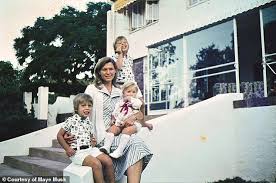 In 1970, maye married errol musk, a south african engineer, at 22 and gave birth to elon, kimbal and tosca over the three ensuing years. New Memoir Of Model Maye Musk Sheds Light On Her Billionaire Son Elon S Upbringing Daily Mail Online