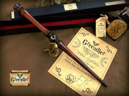 Reservee Baguette Magique De Sorcier Bois D Aulne Sculptee A La Main Pierre De Lune Arc En Ciel Avec Boite Et Parchemin Harry Potter Magic Wands Witchy Crafts