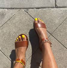 I want you to rawdog me in this position. Celestial Goddess July 25th On Twitter I M Obsessed You Should Be Too Yellow Toes Sandals Anklet Jewelry Findom Ebony