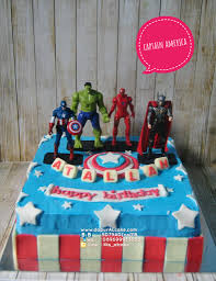 Bernuansa super hero captain america, kuenya pun didesain serupa. Captain America Al Cake Kue Ulang Tahun Bekasi