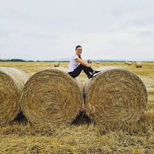 Brigitte nastase geanina ilies otilia carmen. O TanÄƒrÄƒ SÄƒtmÄƒreancÄƒ Manager De FermÄƒ A Primit 1 8 Milioane De Euro Pentru Cea Mai ModernÄƒ FermÄƒ De Vite Din Romania Obiectiv Sm