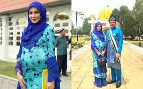 Pelakon cantik, datin niena baharun dilaporkan telah selamat menimang cahaya mata kedua iaitu seorang bayi perempuan di sebuah pusat perubatan, semalam. Husna Dapat Pangkat Datin Netizen Pula Tak Puas Hati Gempak