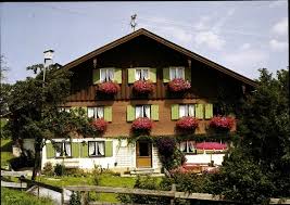 Schwabenhaus sandra is located 1.7 miles from catholische kirche and offers free private parking, a sun deck and a heated swimming pool. Ak Sonderdorf Bolsterlang Fischen Im Allgau In Schwaben Haus Hans Natterer Nr 2510511 Oldthing Ansichtskarten Postleitzahl 80 89