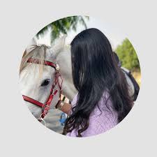 pin by 𝙰𝟽 on aftar photography inspiration portrait girl photo poses cool girl pictures