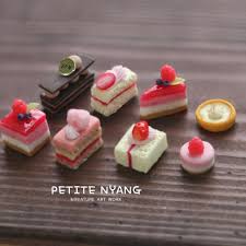 Mini marshmallows, peanut butter, apple. ë¯¸ë‹ˆì–´ì³ Miniature Miniaturefood Fakesweets Fakefood Cake Salnt Honore Dessert Clay ë¯¸ë‹ˆì–´ì³ Polymer Clay Cake Miniature Food Clay Food