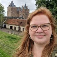 600+ "Ivette De" profiles