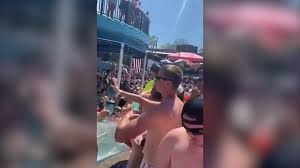 > back to index for more porno videos <. Crowd Ignores Social Distancing In Missouri S Lake Of The Ozarks The Washington Post