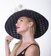 Amazon.com: Ray & Daniel ala ancha sinamay sombrero con flores de satén  Iglesia azul marino con blanco : Ropa, Zapatos y Joyería