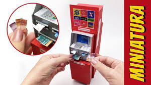 Caixa Registradora De Brinquedo Da Barbie Como Fazer Um Caixa Eletronico De Dinheiro Para Barbie E Outras Bonecas Ideias Para Casa De Bonecas Casa De Bonecas Em Miniatura Coisas De Barbie