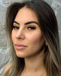 Caroline Flor's Instagram, Twitter & Facebook