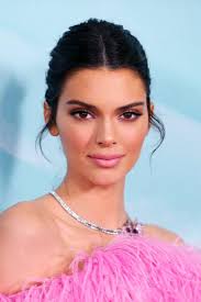 Kendall jenner shares three new cozy pics with boyfriend devin booker in honor of their 1st anniversary. 4crrd Uypw2zm