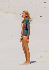 Blake lively ist die tochter der schauspieler elaine und ernie lively. Blake Lively In Bikini On The Shallows Set 41 Gotceleb