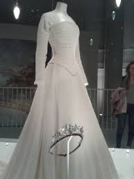 Lady sarah chatto's wedding dress. Scarfie 2m Get Your On Twitter Found Some More Old Photos The Wedding Dress Of Lady Sarah Chatto It Is By Jasper Conran The Tiara Was Made Up Of